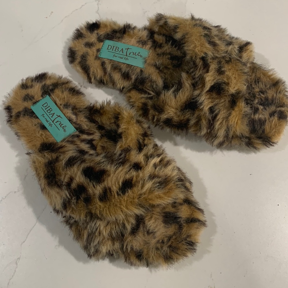 Slippers with faux fur size 8